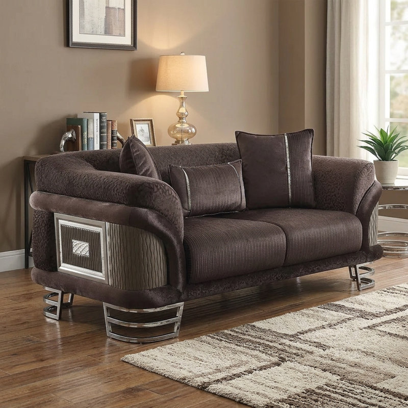 Causeuse Modern Glam avec accents métalliques et accoudoirs courbés de designer, Gris, Argent argent, 74"
