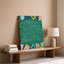 Toile, tableau noir vibrant sur fond orné d'un tableau d'art mural, outils éducatifs colorés éparpillés autour des bords, art mural-920130834