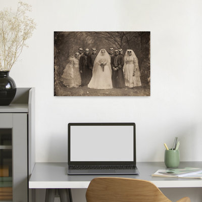 Tableau abstrait gothique vintage représentant un squelette dans une forêt, avec une fête de mariage.