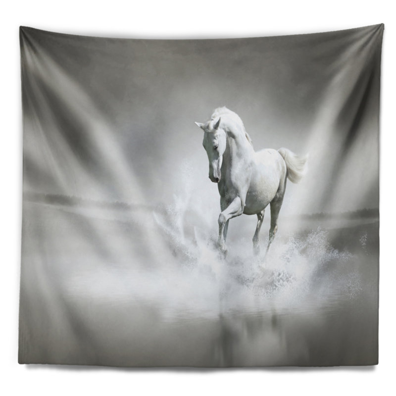 Tapisserie cheval blanc qui court dans l'eau, H 32 po x l 39 po
