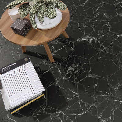 Carrelage à motif hexagonal Nero Marquina de 8 po x 9 po Prisma