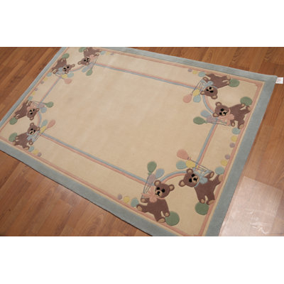 Tapis de surface beige en laine touffeté à la main 4 pi x 6 pi one-of-kind Ragucci