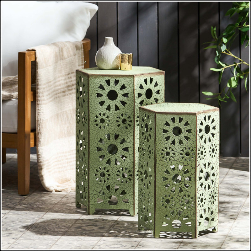 Ensemble de tables d'appoint en fer 2 pièces Eliana avec découpes Sunburst - vert craquelé