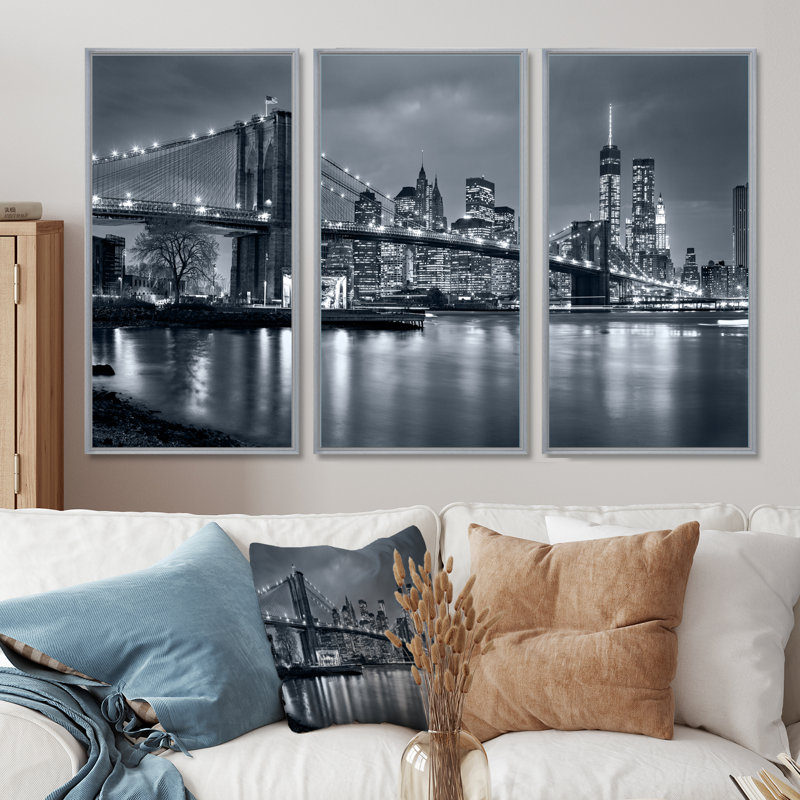 «Panorama New York City At Night - Cityscape», ensemble d'art mural sur toile encadré, H 28 po x l 36 po, Silver
