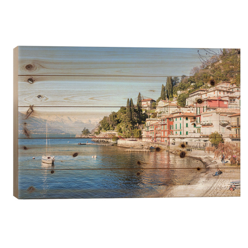 Varenna sur le lac de Côme, Italie par Matteo Colombo - impression sans cadre sur bois, L 40 po x H 26 po