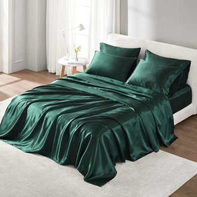 Drap de luxe satiné pleine grandeur - froissé. Convient à un matelas jusqu'à 16 po. Comprend 1 drap plat, 4 taies d'oreiller et 4 taies décoratives. Finition soyeuse...