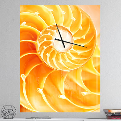 Horloge murale surdimensionnée nautilus
