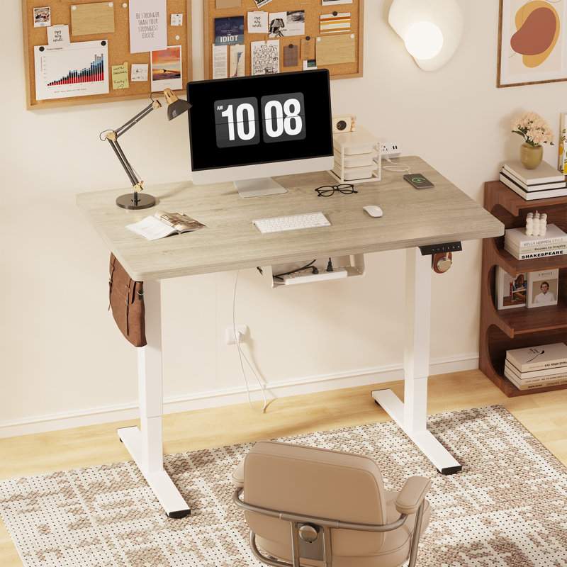 Bureau debout à hauteur ajustable avec ports USB et plateau de gestion des câbles Mancheer, 45.7" H x 40" W x 24" D