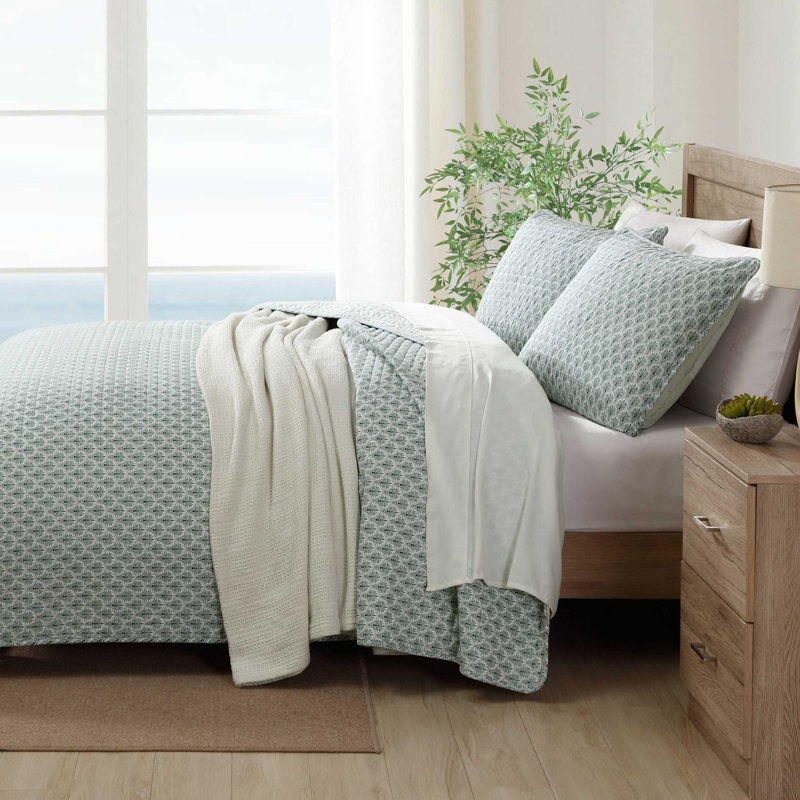 Tommy Bahama Coastal Batik Reversible Cotton Green Quilt Set, King Quilt + 2 King Pillowcases