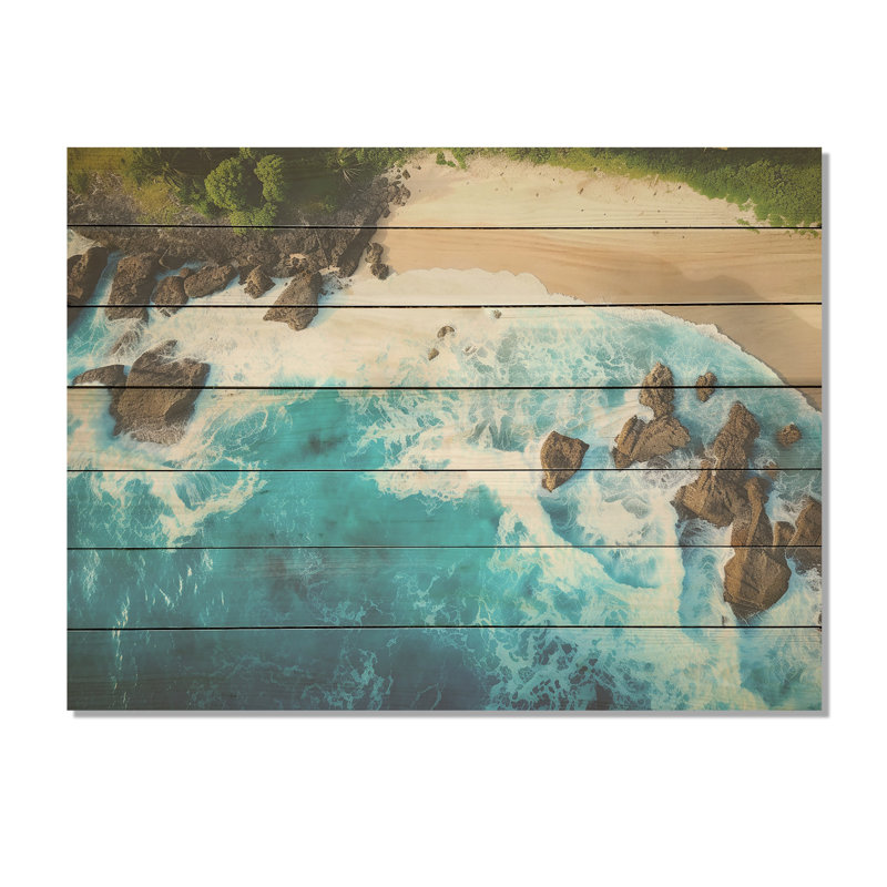 Vue aérienne de la plage rocheuse II - plage et océan sur bois, H 10 po x l 20 po x P 0,78 po