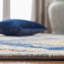 Tapis bleu marine en laine touffeté à la main Deacon-782199962