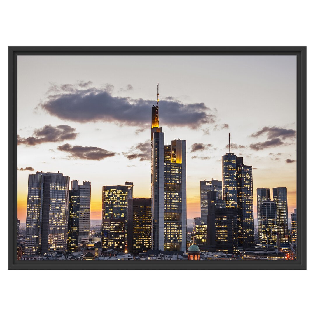 Gerahmtes Wandbild Wolkenkratzer bei Sonnenuntergang