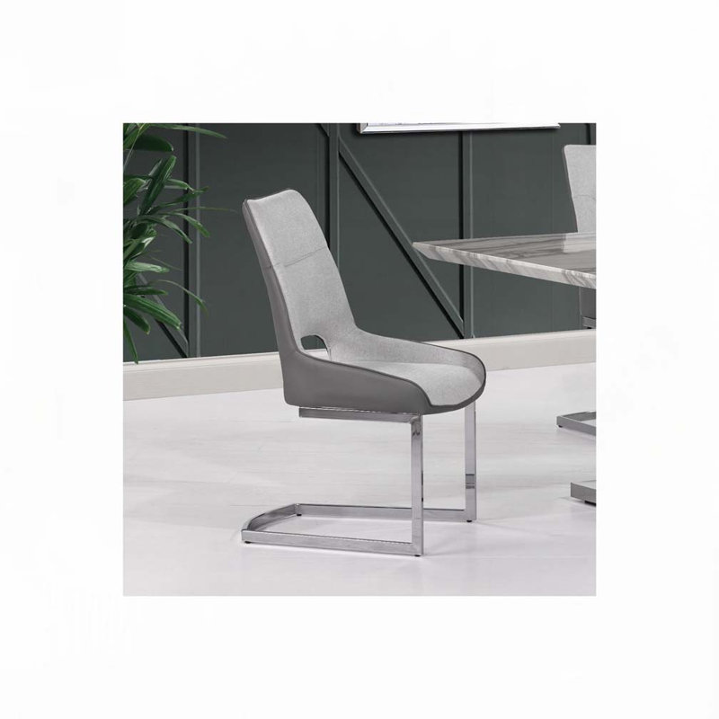 Chaise rembourrée avec pieds en métal