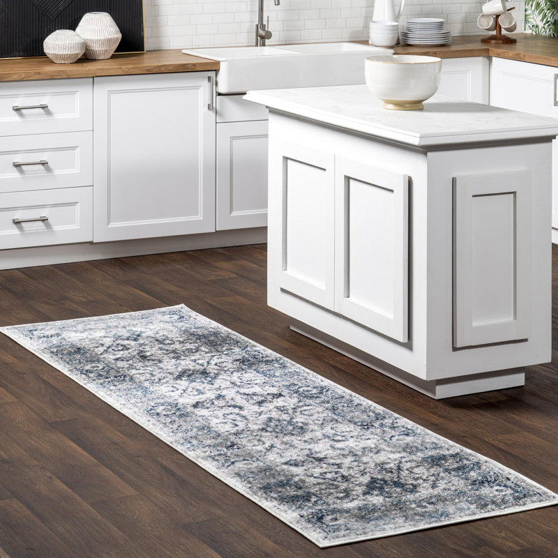 Vara Oriental Indoor Rug, Runner 2'6" x 8'