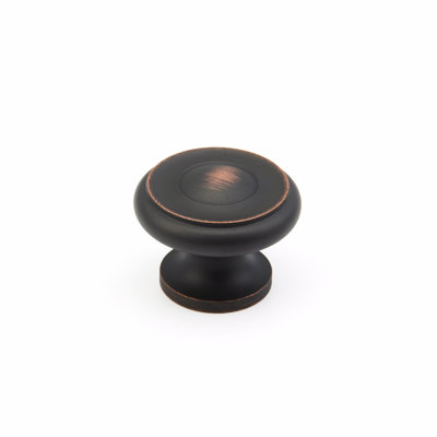 Poignée d'armoire ronde traditionnelle Schaub de 1 1/2 po de diamètre Schaub