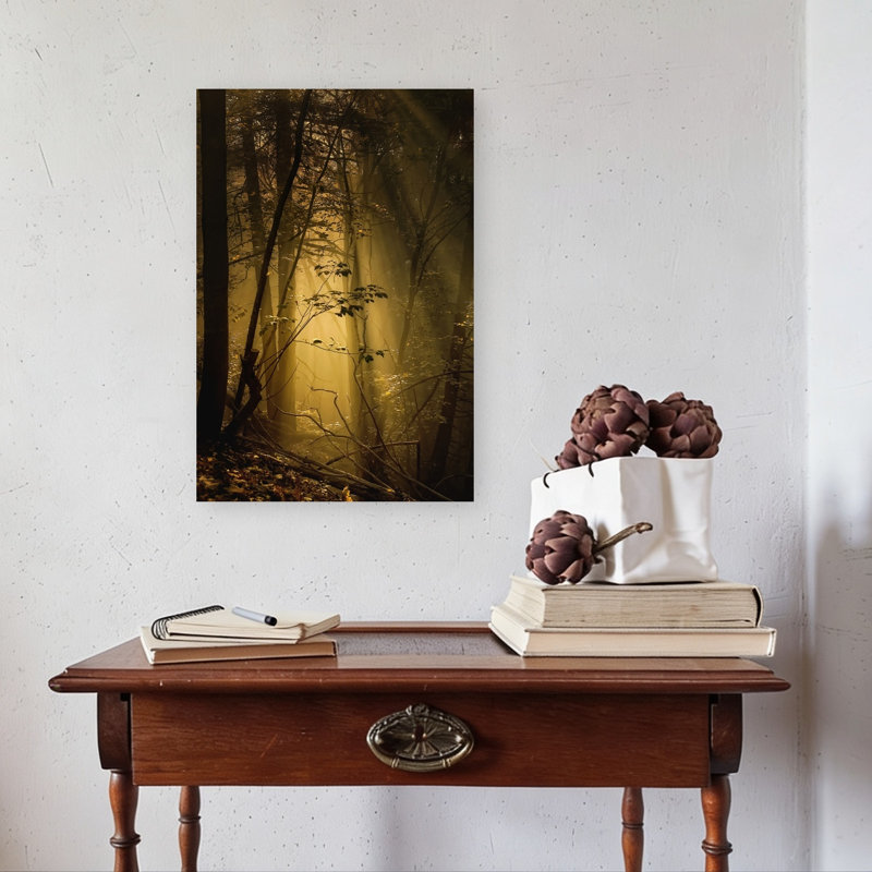 Rayons de soleil dorés dans la forêt, une œuvre d'art murale onirique, éthérée et paisible représentant une forêt d'automne