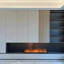 Armoire de foyer intelligente intégrée moderne en métal noir avec lumière simulée-128940644