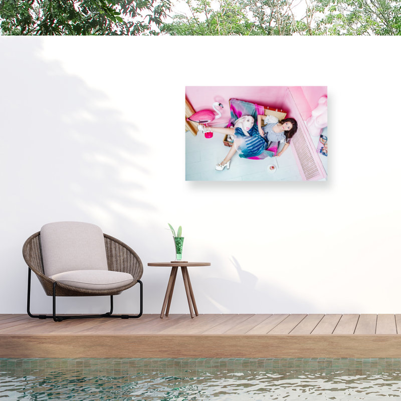Photographe Tamila, toile extérieure, H 30 po x l 47 po