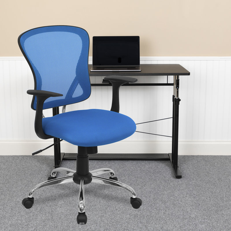 Chaise de bureau pivotante à dossier moyen en maillage avec accoudoirs et base en chrome, Bleu