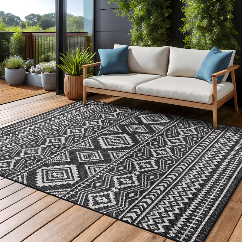 Waikiki Indoor / Outdoor Rug, Rectangle 8' x 10', Black/Ivory