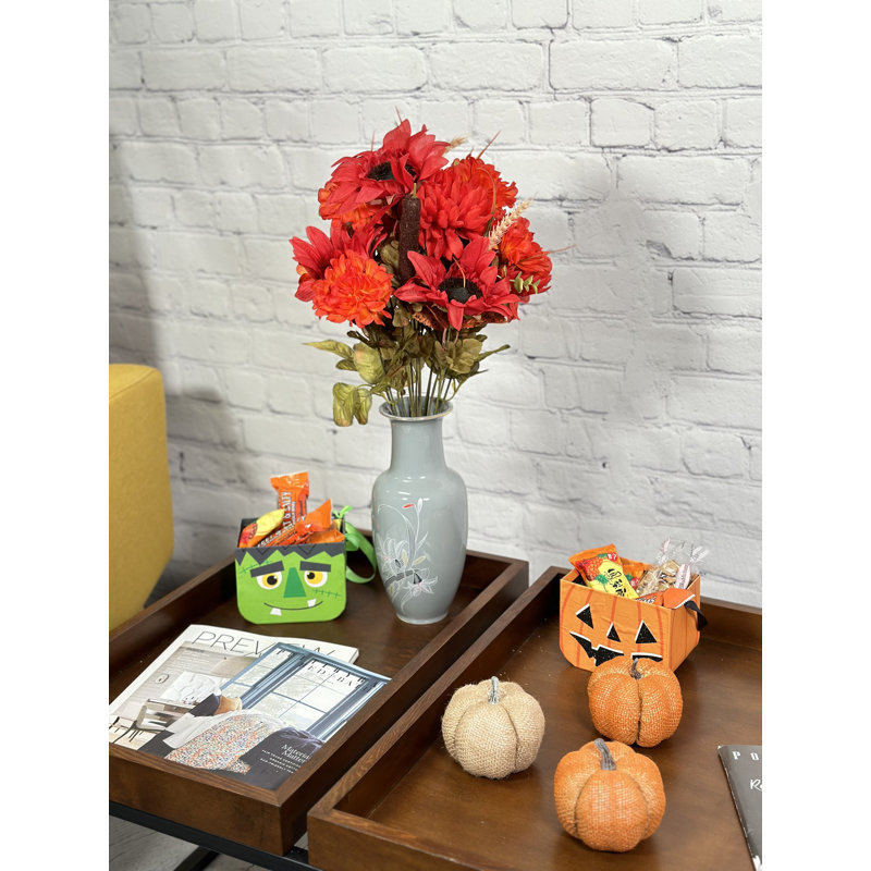 Arrangement de fleurs mixtes, Rouge brique