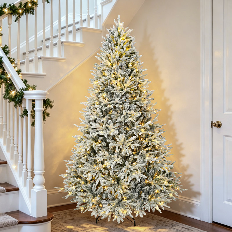 Sapin de Noël enneigé blanc pré-éclairé, 9' H