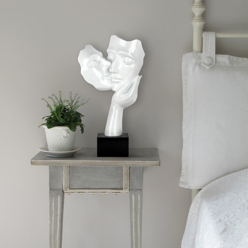 Kiss Between Lovers Resin Statue, White
