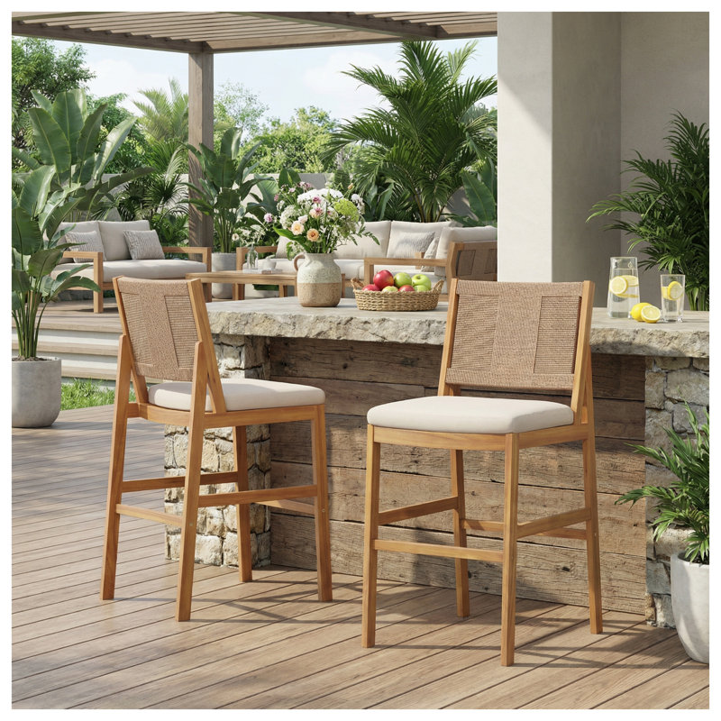 Ensemble de 2 tabourets de bar d'extérieur en bois d'acacia, finition teck avec coussins crème