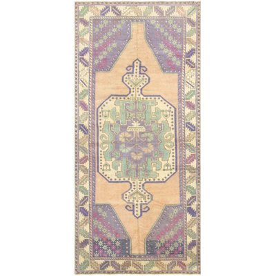 Tapis de couloir unique en laine noué à la main de style années 1960 de 4 pi 3 po x 8 pi 10 po jaune / mauve