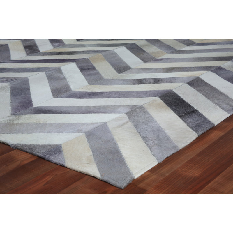 Natural Hide Cowhide Chevron Area Rug, Rectangle 5' x 8'