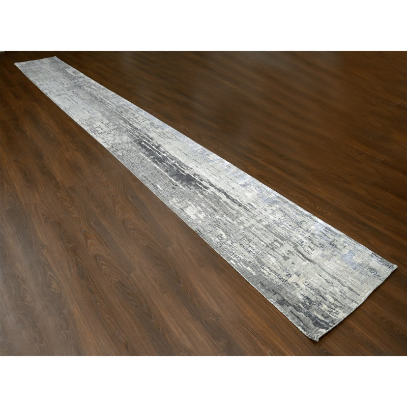 Tapis de couloir gris nouvel âge en soie 2 pi 9 po x 23 pi 8 po Yampa