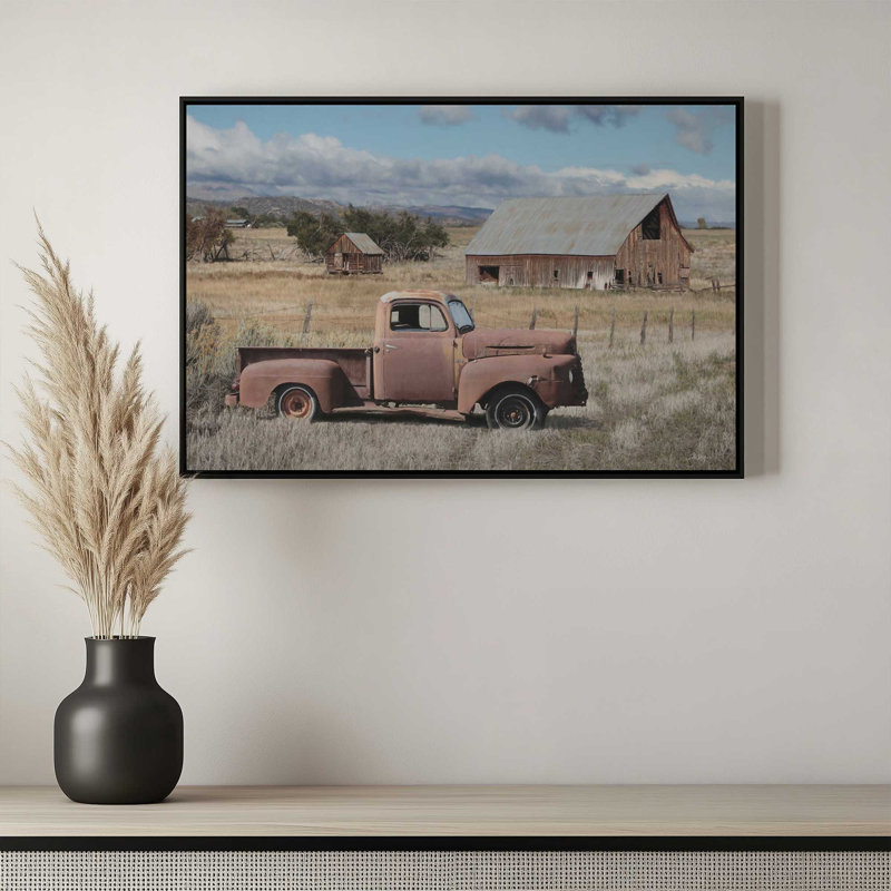 «Old Western Farm» par Lori Deiter, reproduction d'art, H 33,5 po x l 49,5 po, Argent, Toile avec cadre