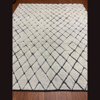 Tapis unique ivoire 7 pi 9 po x 10 pi One-of-a-Kind