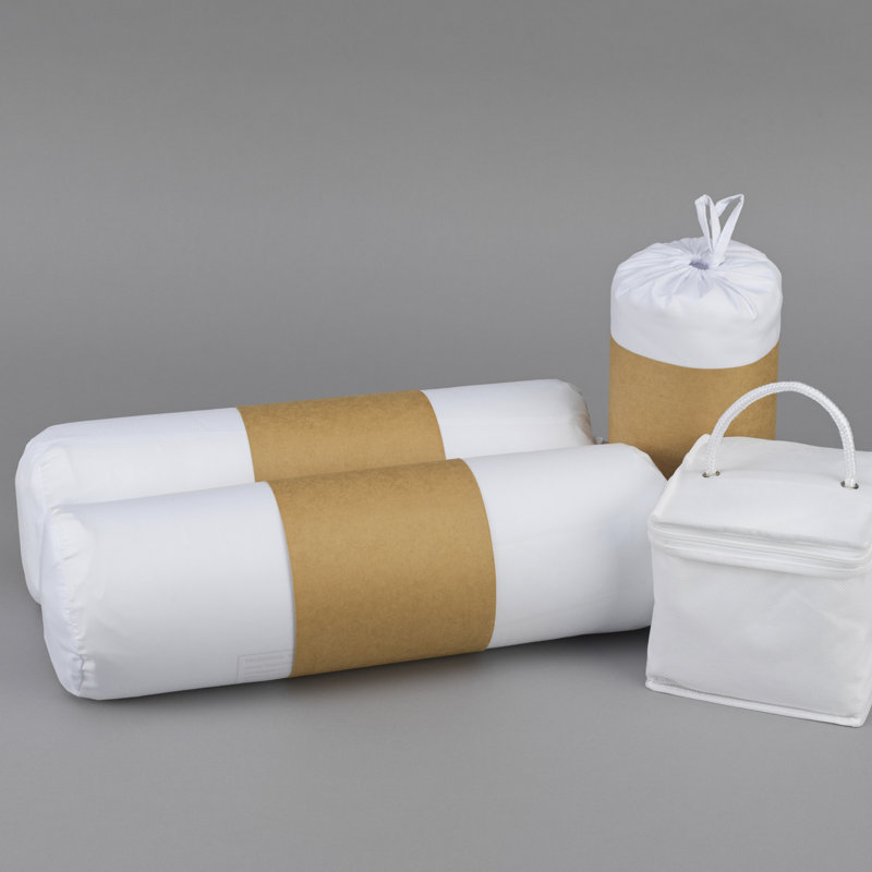 Literie fraîche pour matelas très grand. Coussins moulés en mousse à mémoire de forme, draps, protège-matelas. Stay And Fresh. Housse de coussin à fermeture à glissière. Protection du lit. Ensemble 100% microfibre blanc - technologie.