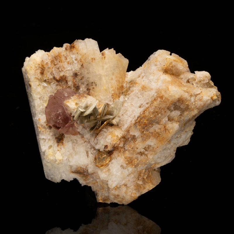 Apatite rose avec de la muscovite sur une micro ligne / 1,27 lb