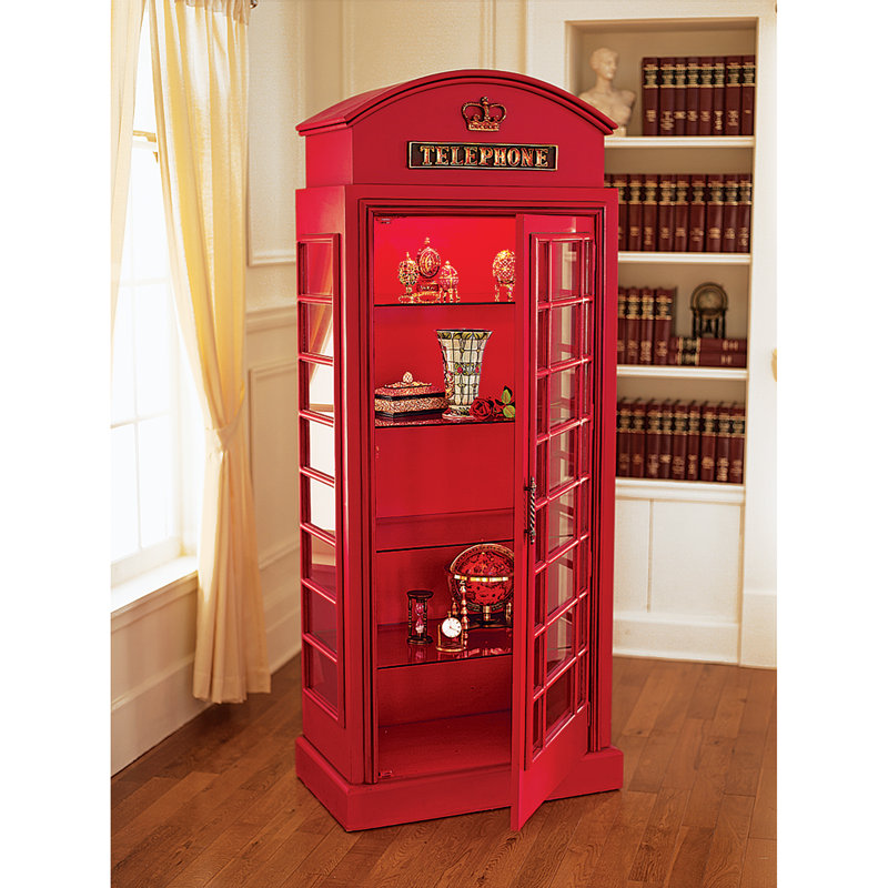 Armoire d'exposition style cabine téléphonique britannique