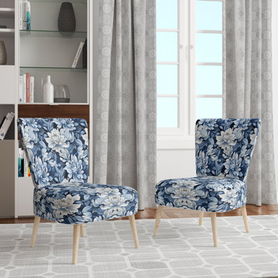 Chaise d'appoint de style campagnard, motif pivoines bleues et blanches en damas, recouverte de velours, bleue