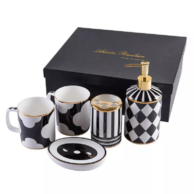 Ensemble d'accessoires de salle de bain noir et blanc