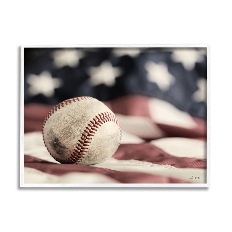 Baseball et drapeau américain, art giclée par Lori Deiter, H 11 po x l 14 po x P 1,5 po, Giclée encadrée blanc bord de mer