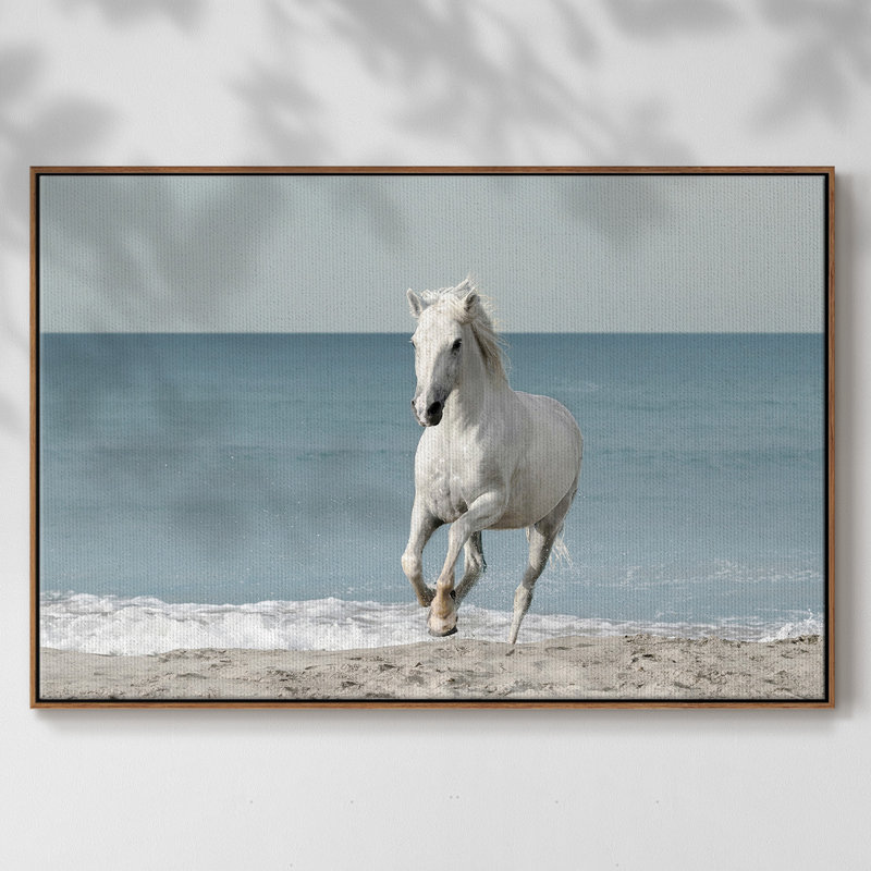 Camargue Beach Horse, reproduction d'art sur toile, H 17 po x l 25 po x P 2 po, Noyer