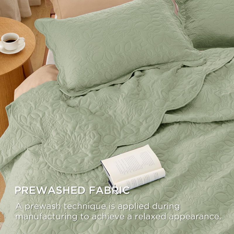 Bedsure Pre-Washed Quilt Set - Ultra Soft Bedspread, Queen Quilt + 2 Standard Shams, Sage Green Leaf