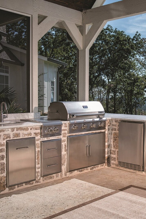 Outdoor Sinks & Bar Centers