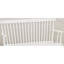 Banc blanc avec dossier en broche et accoudoirs, bois massif durable en bois attrayant