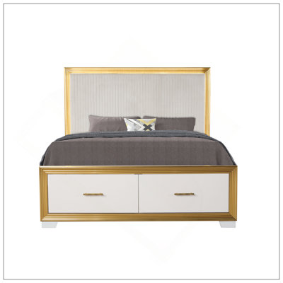 Grand lit capitonné de style contemporain avec finition en bois et or