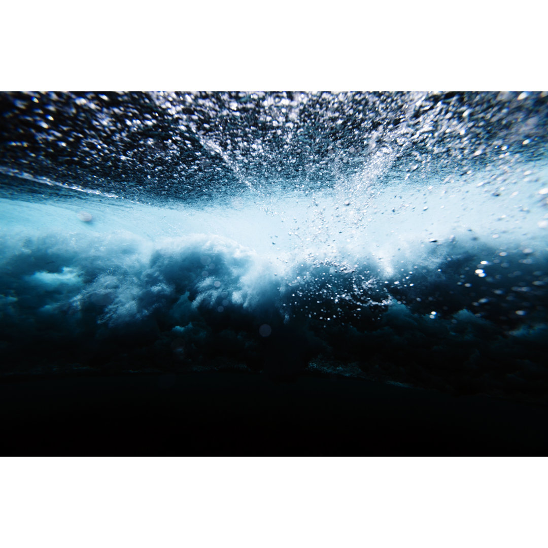 Wave Crashing Underwater von Subman - Kunstdrucke auf Leinwand