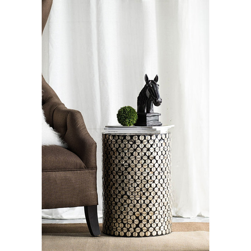 Tabouret coquillage noir et doré, table d'appoint aux motifs riches, convient aux tabourets modernes de style bohémien côtier contemporain en noir / or, thèmes, 14 po x 14 po x 20 po