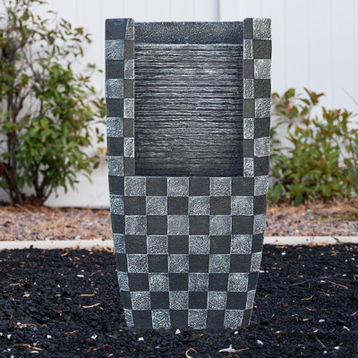 Fontaine d'extérieur décorative noire H 23,8 po avec lumière DEL et jardinière intégrée XBrand