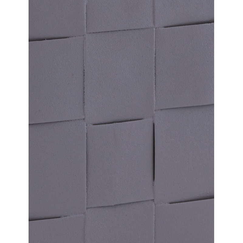 Vase en métal gris fer tissé, H 8 po x l 6 po x P 6 po