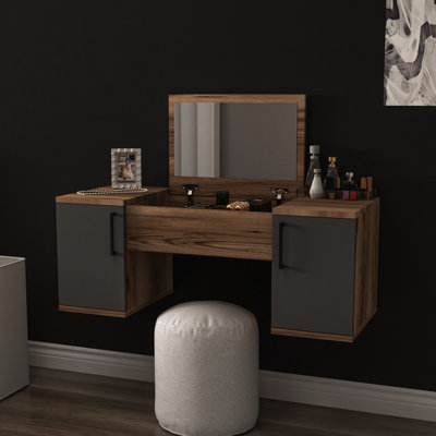 Make-Up Table