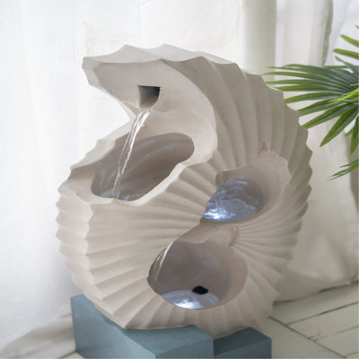 Fontaine abstraite blanche 16,9 x 10,2 x 31,9 po avec base bleue et lumière, pour l'intérieur et l'extérieur